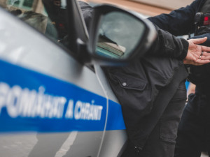 Liberecká policie obvinila muže pořádajícího tábory ze znásilnění dítěte
