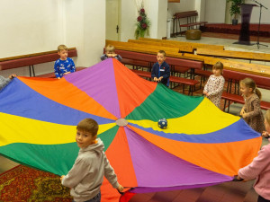 Modlitebna se proměnila v improvizovanou tělocvičnu.