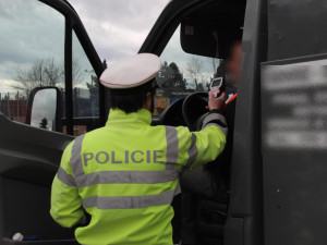 Policisté v Libereckém kraje kontrolovali používání bezpečnostních pásů a autosedaček. Odhalili i další prohřešky řidičů