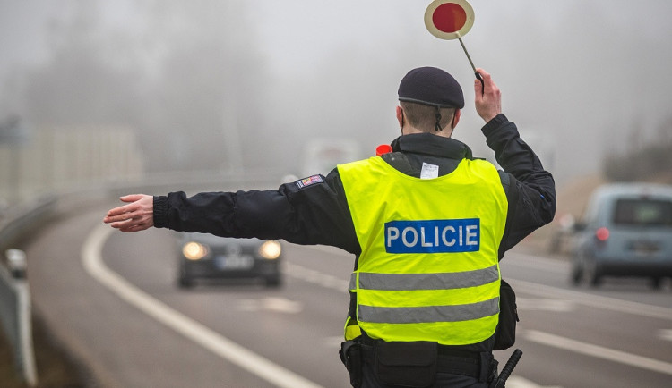 Policisté budou o Velikonocích kontrolovat řidiče. Přečtěte si, na která místa se zaměří