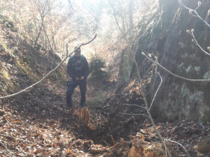 Kráter po řízeném odpalu