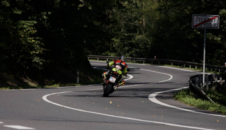 Nehod motorkářů dlouhodobě ubývá. Nejvíce bourají čtyřicátníci