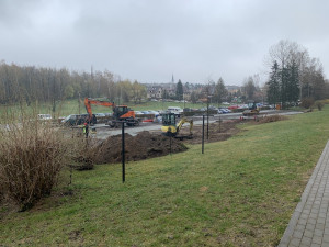 Parkoviště u Hokejky staví město bez povolení. Na jeho vydání čekáme, říká náměstek