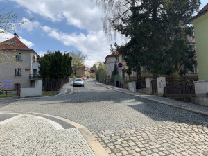 Uzavírka Jiskrovy ulice trvala téměř rok. Nebyl materiál a kameníci, vysvětlil náměstek