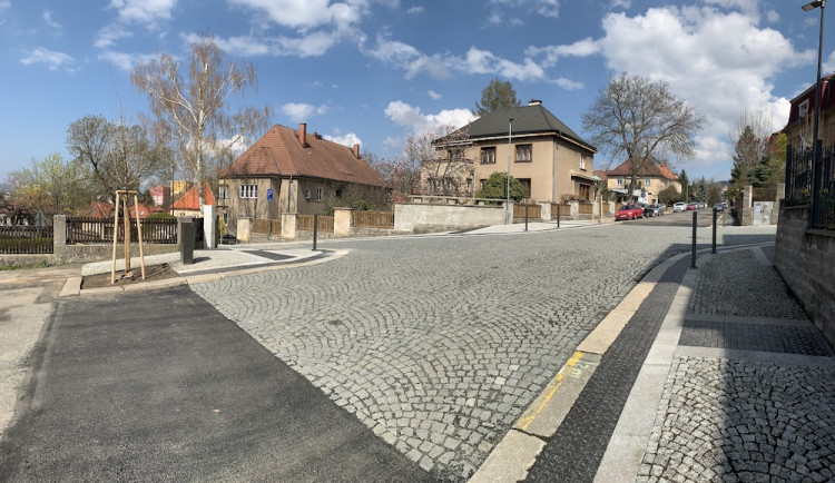 Uzavírka Jiskrovy ulice trvala téměř rok. Nebyl materiál a kameníci, vysvětlil náměstek