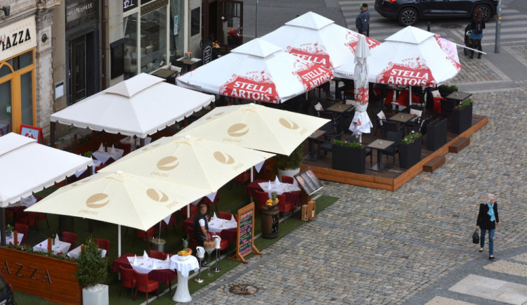 16512205040375-103-size4-16212385690994-103-dnes-se-oteviraji-zahradky-restauraci-mohou-se-konat-venkovni-kulturni-akce