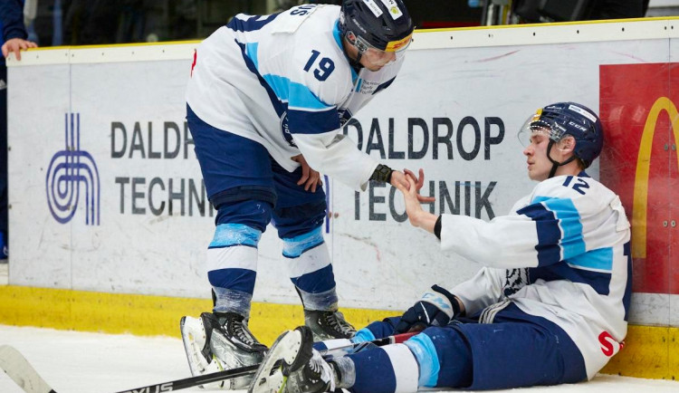 Junioři v sedmém zápase na titul nedosáhli. Druhé místo je úspěch, říká kapitán Nezbeda