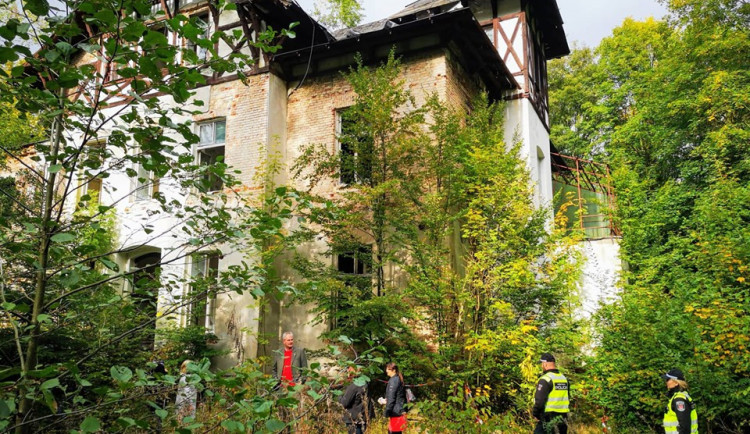 Zchátralý zámeček v Machníně nikdo nechce, město zvažuje využití pro Městské lesy