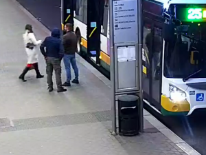 Liberečtí policisté pátrají po totožnosti svědků z Fügnerky. Poznáváte je?