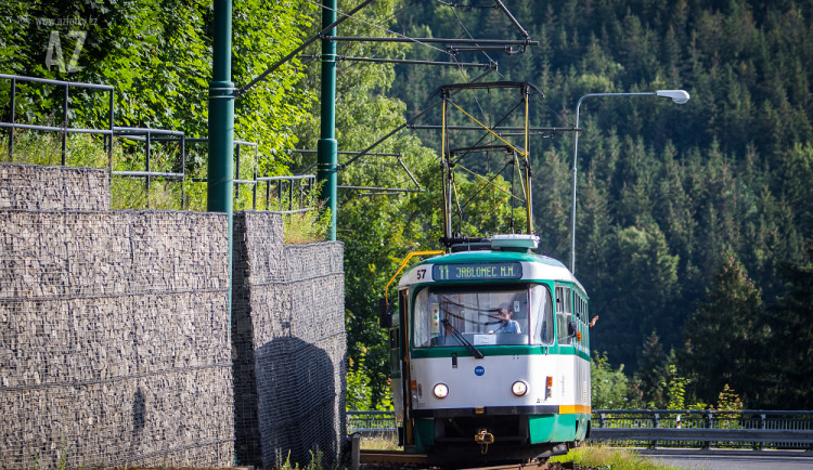 Začala rekonstrukce tramvajové trati z Liberce do Jablonce. Hotovo má být za rok