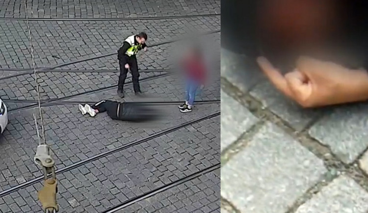 Muž v Brně se čtyřmi promile spadl ze skútru. Na policisty ukazoval prostředník