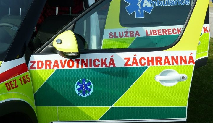 Žena na Českolipsku zemřela kvůli otevřené zlomenině. Nikdo pomoc nezavolal, neměla pojištění