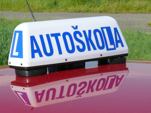Jablonecká policie vyšetřuje pět obviněných v kauze autoškol na svobodě