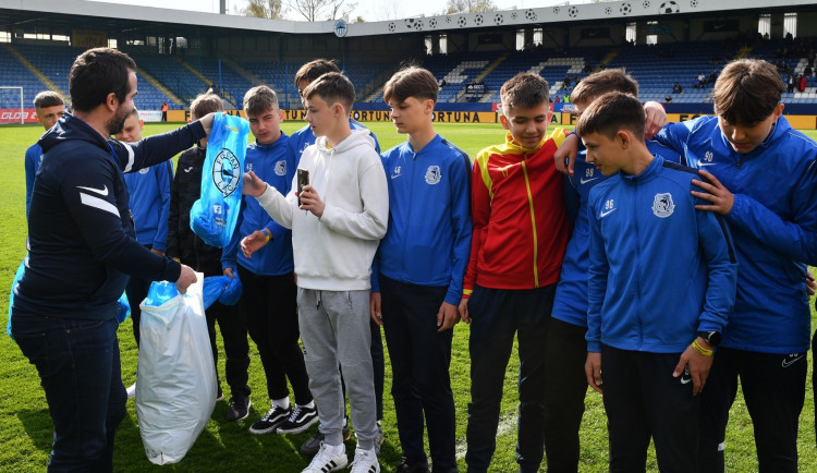 Slovan se stará o mladé fotbalisty z Ukrajiny. Schovávali jsme se ve sklepě, vzpomíná Dmitrij z Oděsy