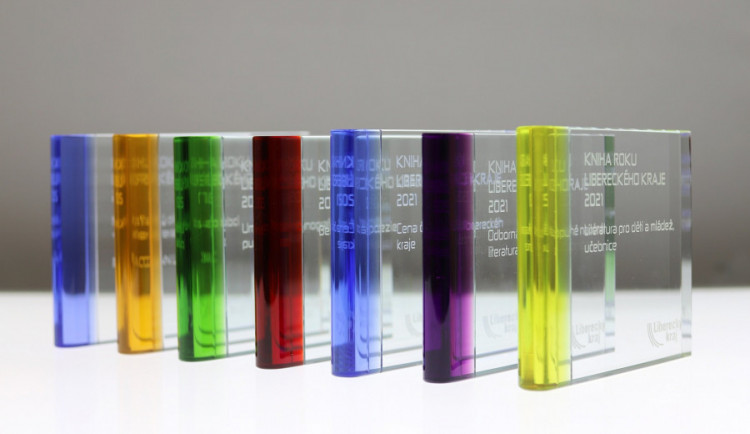 Detektivní román, básně z Jizerských hor i Cizinec. Soutěž Kniha roku Libereckého kraje zná letošní vítěze
