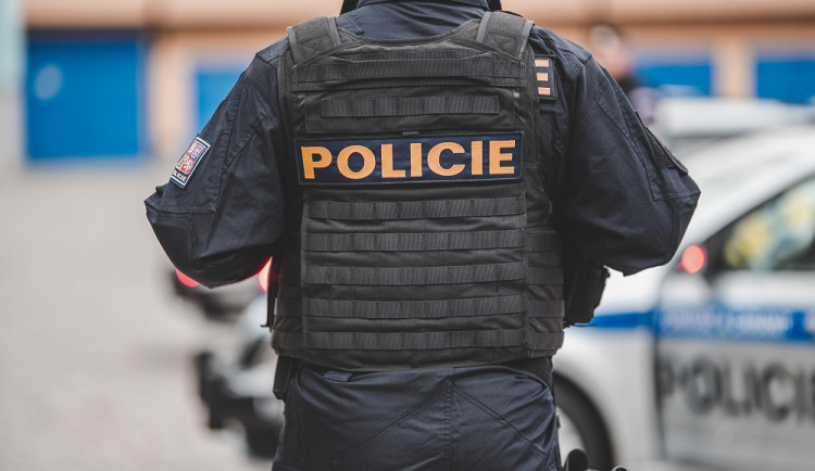 Vražda v Jablonci. Syn zabil otce, hrozí mu osmnáct let vězení