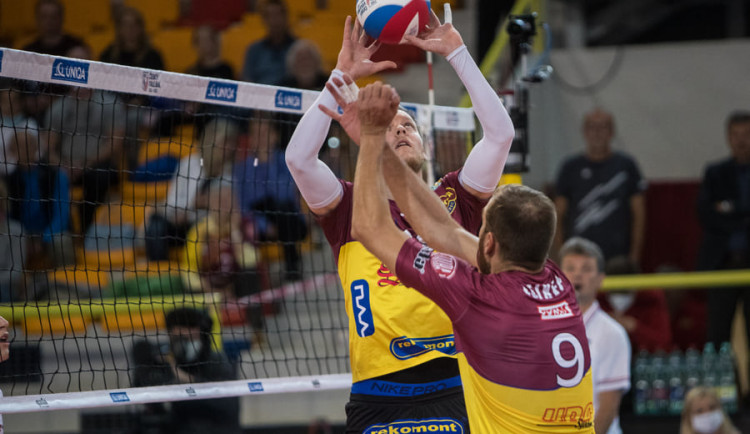 Velké změny v Dukle. Řada odchodů, nový trenér i návrat nahrávače Ticháčka