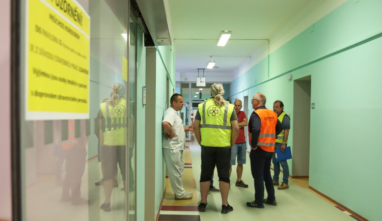 Liberecká nemocnice dočasně uzavře sedm operačních sálů. Při stavbě se objevily problémy s konstrukcí