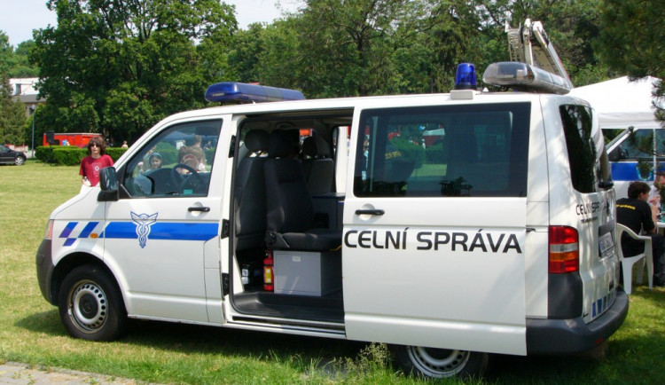 Policie obvinila celníky z Liberecka. Vynášeli informace o kontrolách heren