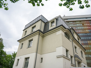 Zrekonstruovaný historický dům v centru  města nabídne devět bytů rodinám s nízkými příjmy