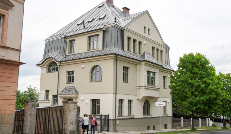 Zrekonstruovaný historický dům v centru  města nabídne devět bytů rodinám s nízkými příjmy