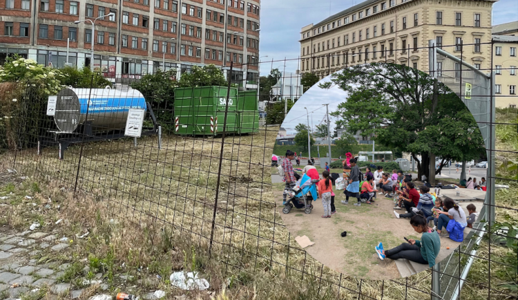 Brnu dochází trpělivost s ukrajinskými Romy z nádraží. Odsune je za plot