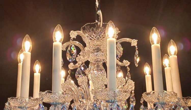 Výstava v nákladním vagonu. Křišťálové údolí letos láká na expozici na kolejích, vyjede i Křišťálový vlak