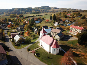 Vesnicí roku 2022 se v Libereckém kraji stala krkonošská obec Poniklá