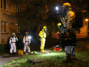 Detekční přístroje hasičů v Jablonci nic nezjistily. Měření pokračuje, místo hlídá policie