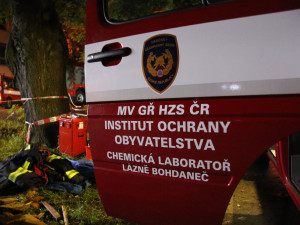 Detekční přístroje hasičů v Jablonci nic nezjistily. Měření pokračuje, místo hlídá policie