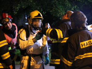 Detekční přístroje hasičů v Jablonci nic nezjistily. Měření pokračuje, místo hlídá policie