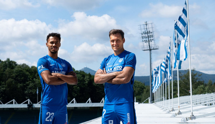 Gebre pokračuje, ve Slovanu přidá ještě jednu sezonu. Zůstává i Rabušic