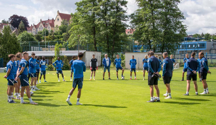 Bez Knoblocha a Havelky, s posilou ze Sparty. Slovan zahájil přípravu