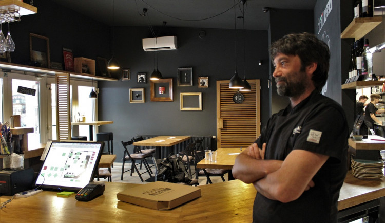 Někomu chutná pizza s eidamem, ale já si ji nevyberu, říká pizzař, který do Brna přivezl Itálii