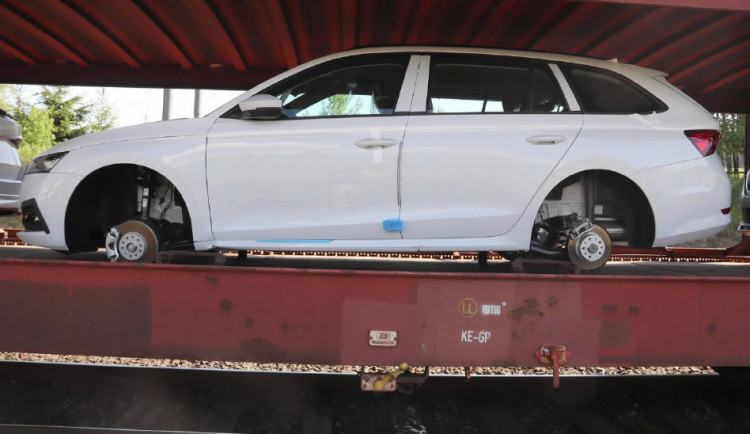 Muž odmontoval a ukradl čtyři kola ze dvou vozidel. Hrozí mu dva roky vězení