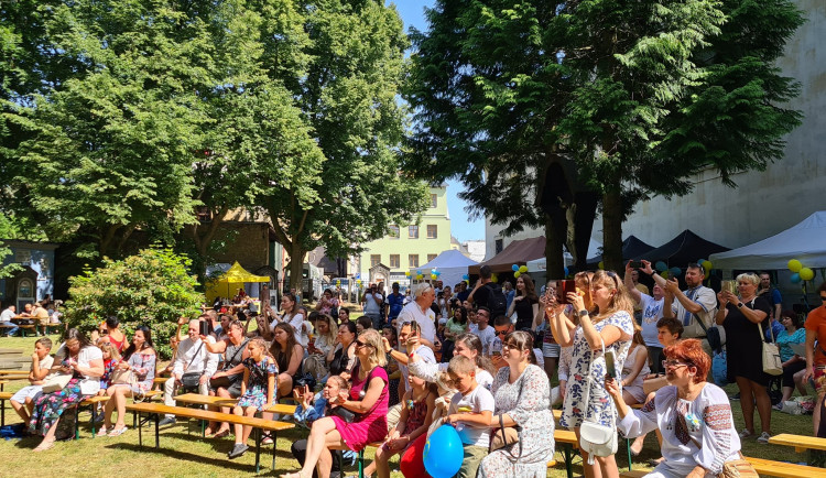 Ukrajinci děkovali v Liberci Čechům, na Ukrajinu díky nim poslali 80 tun pomoci