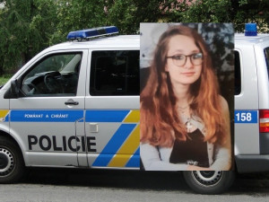 Policie pátrá po čtrnáctileté dívce. Svědci ji viděli stopovat