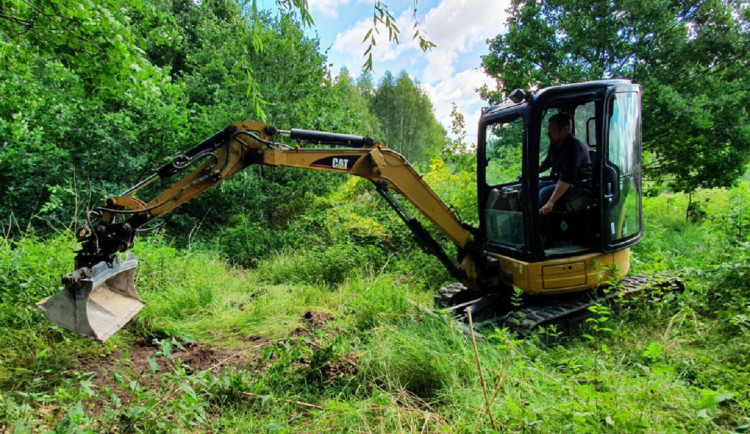 Na Frýdlantsku vznikla během semináře o zadržování vody v krajině nová tůň