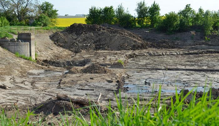 U Vyškova opravují zanesenou vodní nádrž pro rybaření i přírodní koupání