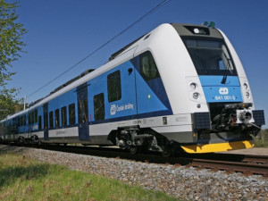 Víkendový vlak na Mácháč od července opět jezdí. Další turistické spoje v kraji posílí