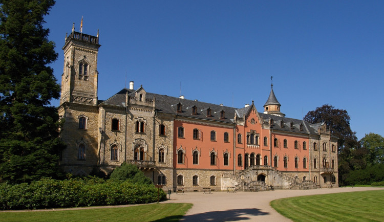 Šermíři, varhany a muzikály. Hrady a zámky v Libereckém kraji připravily na červenec spoustu akcí