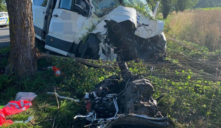 Posádka auta z Liberecka havarovala na jihu Čech. Tři lidé se zranili