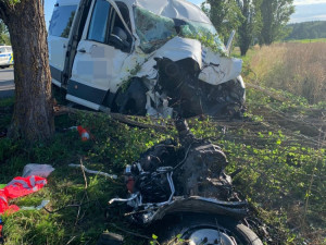 Posádka auta z Liberecka havarovala na jihu Čech. Tři lidé se zranili
