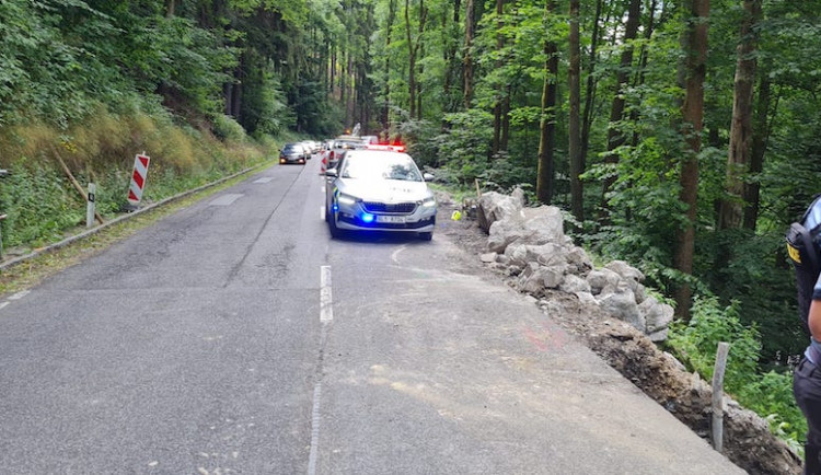 Silnice kolem Jizery u Poniklé je uzavřená. Při opravě našli nevybuchlou munici