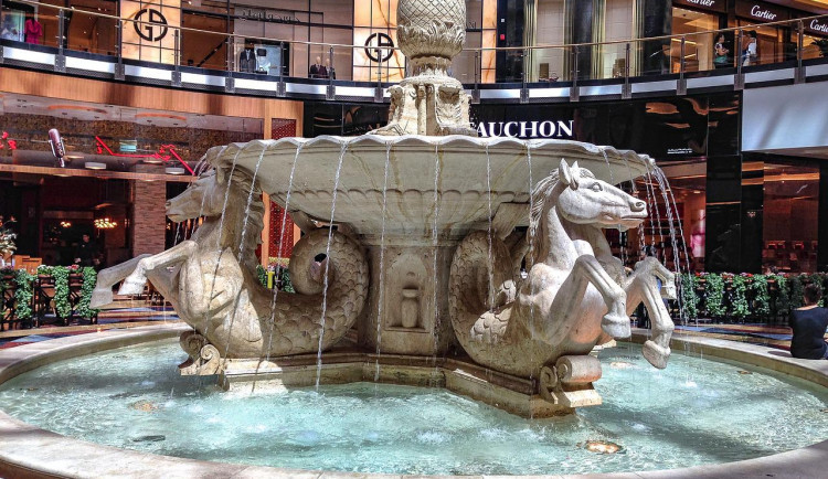 Úředníkům z brněnského Bronxu vyváděl v bazénku muž s rozšířenými zorničkami