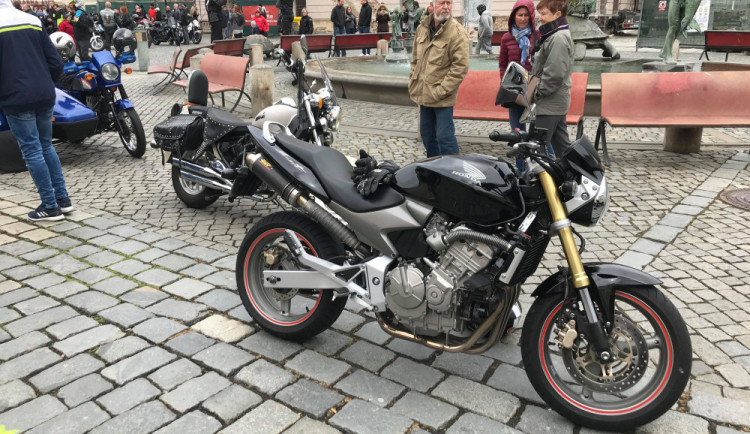Více než pětina motorek na českém trhu má stočený tachometr