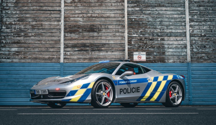 Ve Ferrari se proháněli kriminálníci, teď bude sloužit policistům