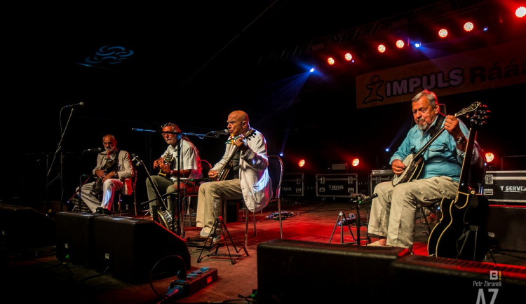 Druhý den Benátské. Z rockového charakteru festivalu vyčníval koncert Ivana Mládka