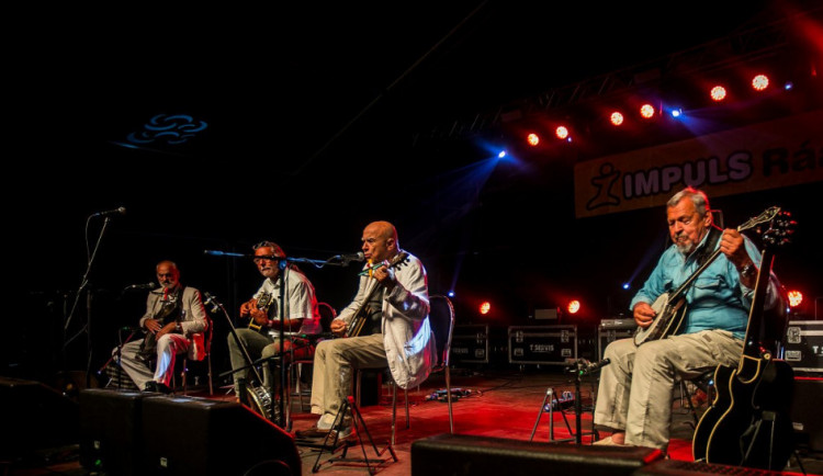 Druhý den Benátské. Z rockového charakteru festivalu vyčníval koncert Ivana Mládka