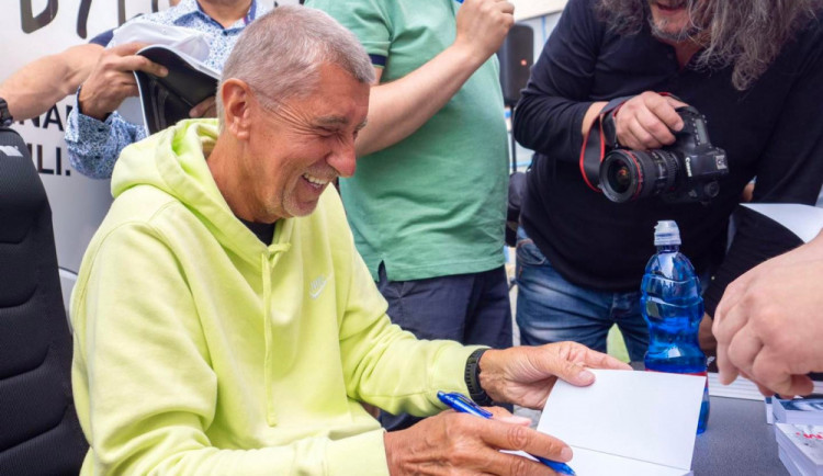 První kolo prezidentských voleb vyhraje Babiš, věští průzkum